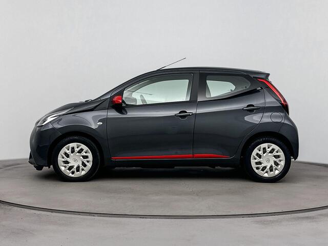 Toyota AYGO 1.0 VVT-i x-play | Achteruitrij camera | Cruise Control | Airco | Apple Carplay/Android Auto | Bleutooth |