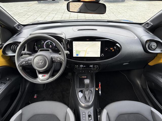 Toyota AYGO X Hybrid 115 GR Sport **HYBRIDE/ KEYLESS/ STOELVERWARMING/ ADAPTIEF CRUISE CONTROL/ GARANTIE**