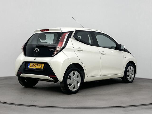 Toyota AYGO 1.0 VVT-i x-play Automaat | Climate Control | Parkeercamera | Dealeronderhouden |