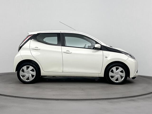 Toyota AYGO 1.0 VVT-i x-play Automaat | Climate Control | Parkeercamera | Dealeronderhouden |