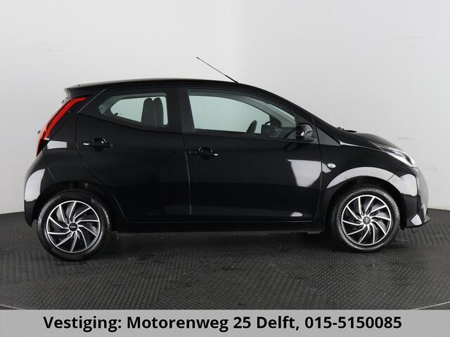 Toyota AYGO 1.0 VVT-i X-PLAY CARPLAY NAVI GARANTIE 2031 1e EIG BIJNA 2021. 100% ONDERHOUDEN .CAMERA.BLACK EDITION