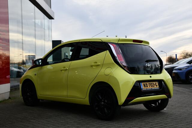 Toyota AYGO 1.0 VVT-i x-cite 5-deurs 69pk | Airconditioning | Zwarte lichtmetalen velgen | Dealer-onderhouden |
