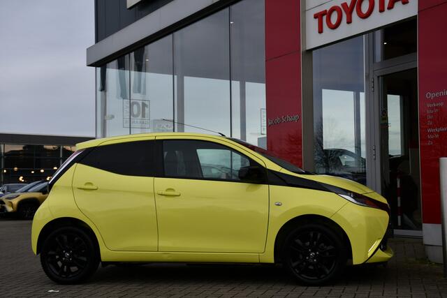 Toyota AYGO 1.0 VVT-i x-cite 5-deurs 69pk | Airconditioning | Zwarte lichtmetalen velgen | Dealer-onderhouden |