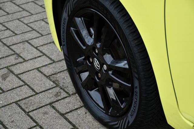 Toyota AYGO 1.0 VVT-i x-cite 5-deurs 69pk | Airconditioning | Zwarte lichtmetalen velgen | Dealer-onderhouden |