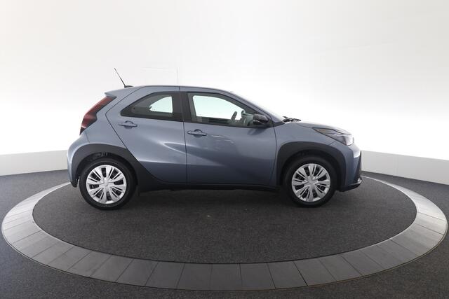Toyota AYGO X Hybrid 115 play