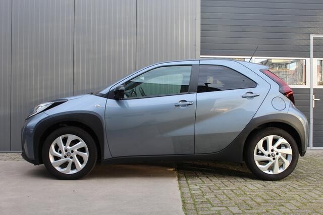 Toyota AYGO X 1.0 VVT-i MT First