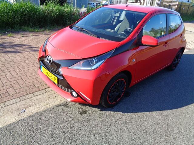 Toyota AYGO 1.0 VVT-i x-play Airco . Camera