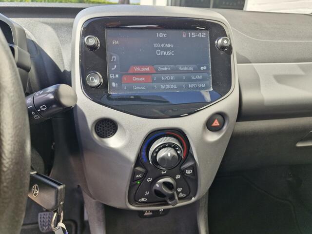 Toyota AYGO 1.0 VVT-i x-play Automaat | Apple Carplay | Andoid Auto | Achter