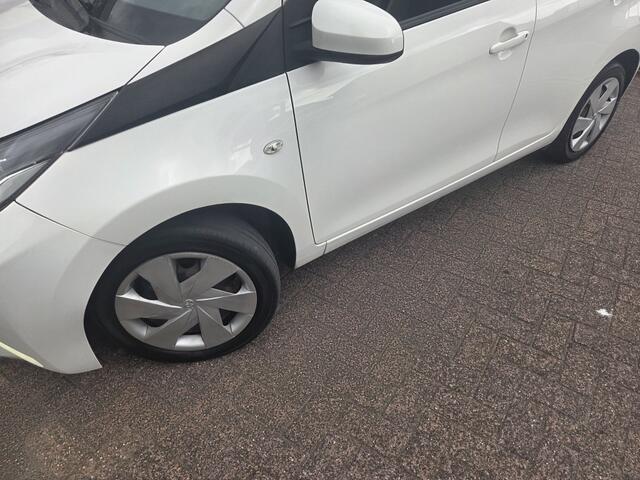 Toyota AYGO 1.0 VVT-i x-play
