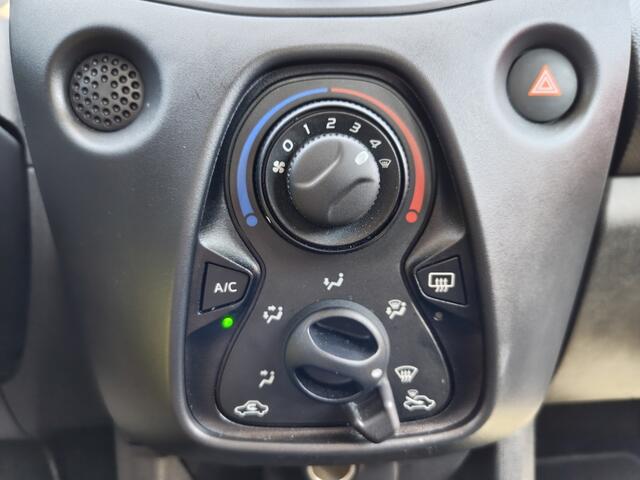 Toyota AYGO 1.0 VVT-i x-fun | Airco | DAB | Bluetooth | El. Ramen |