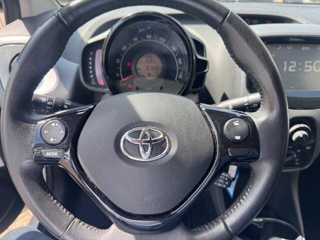 Toyota AYGO 1.0 VVT-i x-play 5 Drs. Airco, Navi. Bleuth. Camera.