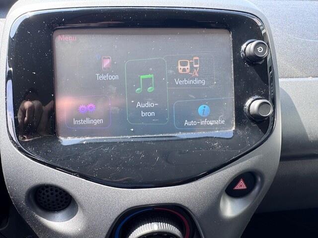 Toyota AYGO 1.0 VVT-i x-play 5 Drs. Airco, Navi. Bleuth. Camera.