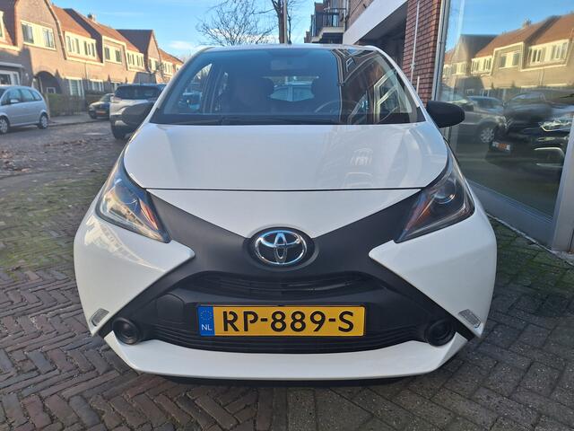 Toyota AYGO 1.0 VVT-i X-Fun 5Drs /52.000 Km/Airco/Bluetooth/Led/Garantie
