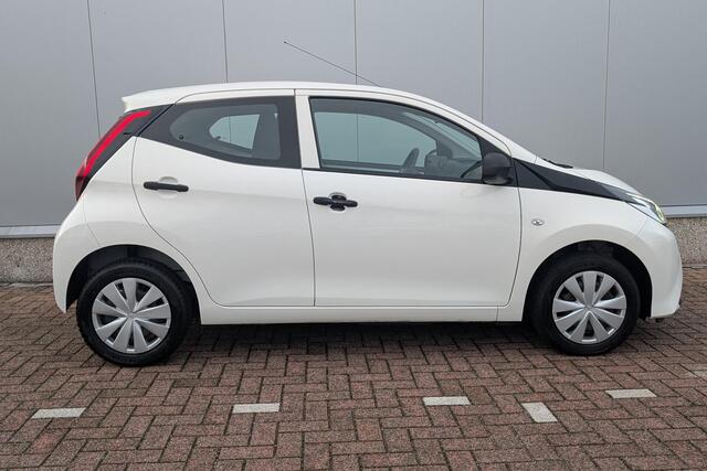 Toyota AYGO 1.0 VVT-i x-fun Lage kilometerstand - Dealer onderhouden - Bluetooth- Airco- NL auto