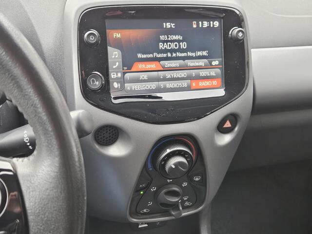Toyota AYGO 1.0 VVT-i x-play 5drs Carplay Camera Cruise LM15