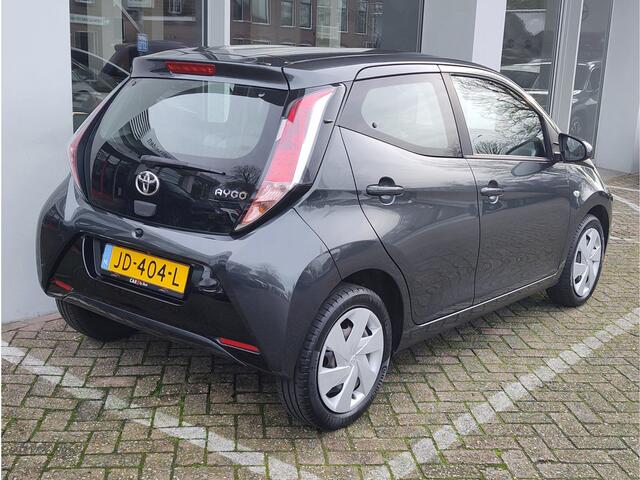 Toyota AYGO 1.0 VVT-i X-PLAY Camera | Airco | Lederen stuurwiel