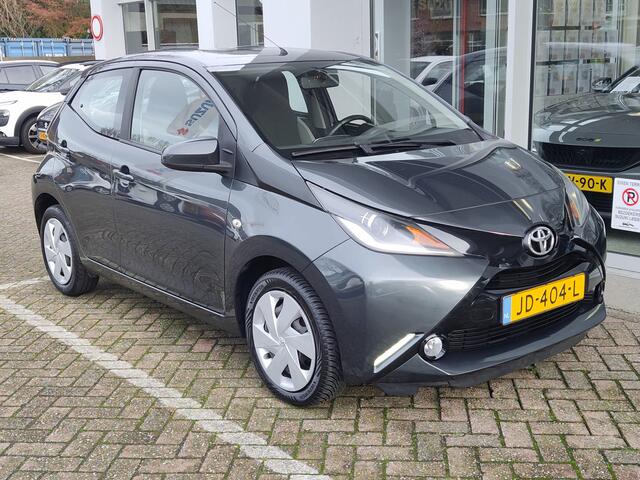 Toyota AYGO 1.0 VVT-i X-PLAY Camera | Airco | Lederen stuurwiel