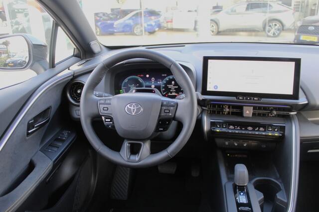 Toyota C-HR Plug-In Hybrid 220 Premiere Edition | Pano | Treeplanken | Navi
