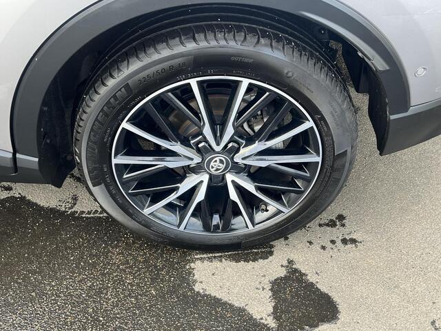 Toyota C-HR 1.8 Hybrid Executive CVT-Automaat Navigatie, Stoelverwarming, Nieuw geleverd en dealeronderhouden, Adaptieve cruise control, Lane assist, Smart Key, 18" LMV,