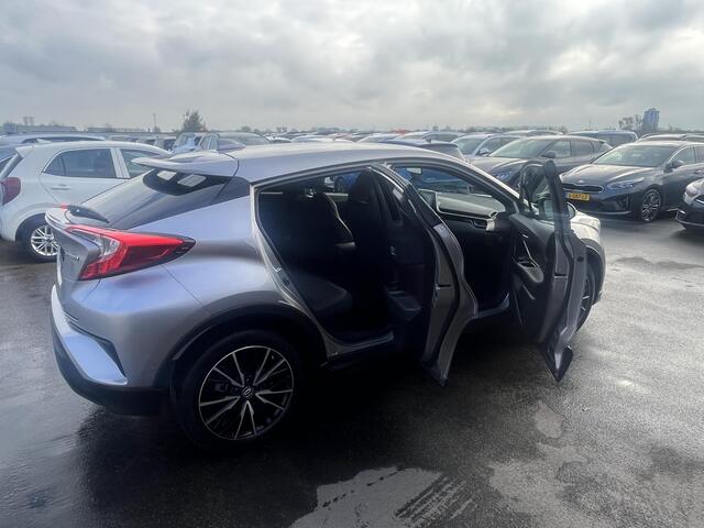 Toyota C-HR 1.8 Hybrid Executive CVT-Automaat Navigatie, Stoelverwarming, Nieuw geleverd en dealeronderhouden, Adaptieve cruise control, Lane assist, Smart Key, 18" LMV,