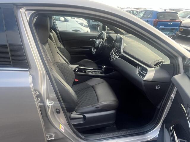 Toyota C-HR 1.8 Hybrid Executive CVT-Automaat Navigatie, Stoelverwarming, Nieuw geleverd en dealeronderhouden, Adaptieve cruise control, Lane assist, Smart Key, 18" LMV,