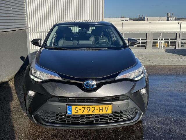 Toyota C-HR 2.0 Hybrid Dynamic CVT-Automaat Incl: AppleCarplay / AndroidAuto, climate control, Adaptieve Cruise control, Metallic lak, LM velgen, Parkeersensoren + Parkeerhulpcamera