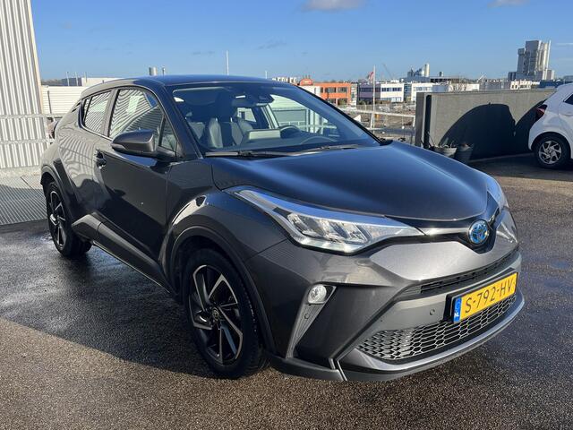 Toyota C-HR 2.0 Hybrid Dynamic CVT-Automaat Incl: AppleCarplay / AndroidAuto, climate control, Adaptieve Cruise control, Metallic lak, LM velgen, Parkeersensoren + Parkeerhulpcamera