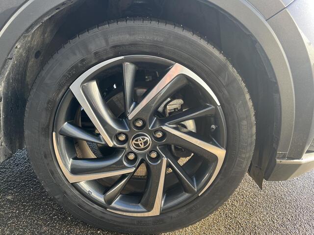 Toyota C-HR 2.0 Hybrid Dynamic CVT-Automaat Incl: AppleCarplay / AndroidAuto, climate control, Adaptieve Cruise control, Metallic lak, LM velgen, Parkeersensoren + Parkeerhulpcamera