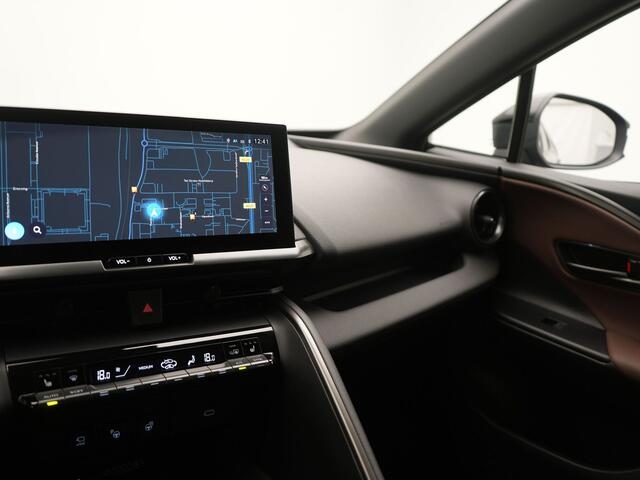 Toyota C-HR 2.0 Plug-in Hybrid 220 First Edition DEMO >Wacht op fotomoment