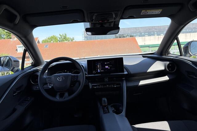 Toyota C-HR 1.8 Hybrid 140 Dynamic, Climate & Cruise control, BSM, Apple Carplay/Android Auto, Privacy Glass, Sensoren, 18" inch lm velgen!