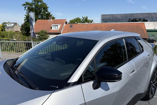 Toyota C-HR 1.8 Hybrid 140 Dynamic, Climate & Cruise control, BSM, Apple Carplay/Android Auto, Privacy Glass, Sensoren, 18" inch lm velgen!