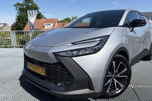 Toyota C-HR 1.8 Hybrid 140 Dynamic, Climate & Cruise control, BSM, Apple Carplay/Android Auto, Privacy Glass, Sensoren, 18" inch lm velgen!