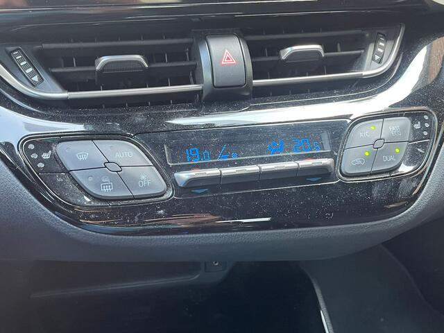 Toyota C-HR 1.8 Hybrid Executive. Bi Tone, Navi, Camera, StoelVerw, Afn Haak