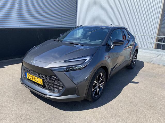 Toyota C-HR 1.8 Hybrid 140 First Edition | 360° camera | Dodehoek detectie | Apple CarPlay/Android Auto | Adaptieve cruise control | Keyless | Parkeersensoren | Elektr. inklapbare buitenspiegels |