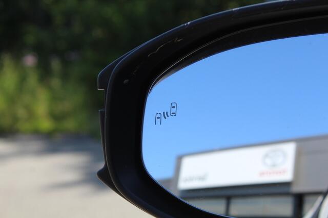 Toyota C-HR 1.8 Hybrid 140 First Edition Bi-tone | Rijklaar | Stoel-/stuurverw. | Navi | El.achterklep | Apple/Android | Blind Spot | Keyless | LED