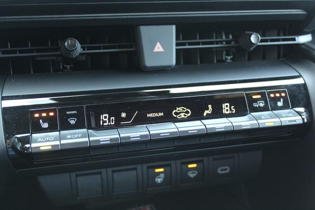 Toyota C-HR 1.8 Hybrid 140 First Edition Bi-tone | Rijklaar | Stoel-/stuurverw. | Navi | El.achterklep | Apple/Android | Blind Spot | Keyless | LED