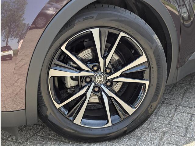 Toyota C-HR 1.8 Hybrid 140 First Edition | Bi-tone | Stoel- stuurverwarming | Elek. achterklep | Camera | PDC V+A
