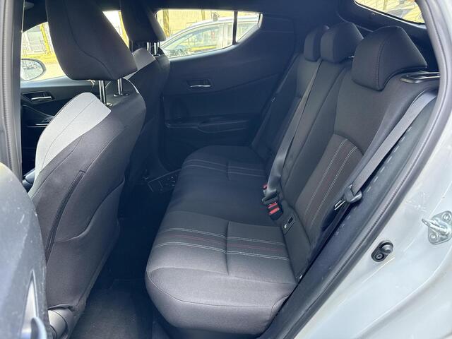 Toyota C-HR 1.8 Hybrid GR-Sport **NAVIGATIE/ KEYLESS/ PARKEERSENSOREN VOOR EN ACHTER/ 36 MAANDEN GARANTIE**