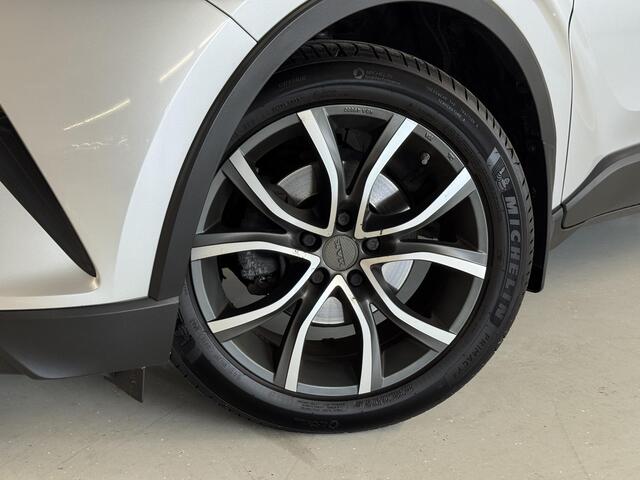 Toyota C-HR 1.2 Dynamic handgeschakeld | 1300kg trekgew. | Keyless |