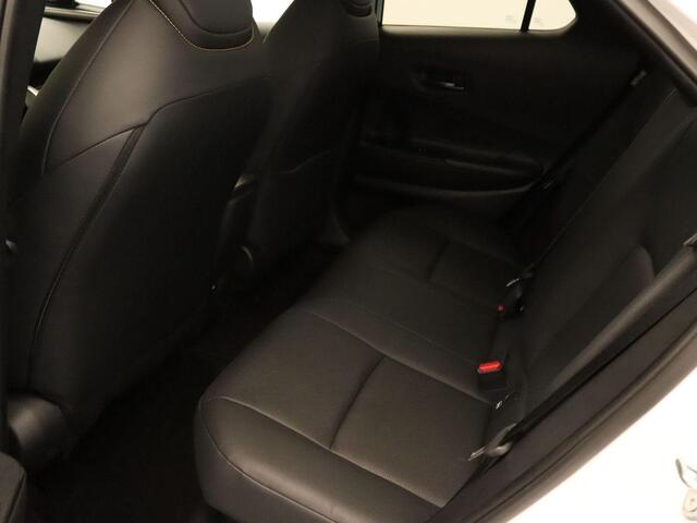 Toyota C-HR 2.0 Plug-in Hybrid 220 Première Edition - ORIGINEEL NEDERLANDSE AUTO - HEAD UP DISPLAY - CAMERABEELD IN BINNENSPIEGEL - ELEKTRISCHE ACHTERKLEP - ELEKTRISCH VERSTELBARE BESTUURDERSSTOEL - LEDEREN BEKLEDING - STUUR/ STOELVERWARMING - PANORAMADAK - 230 VOLT 