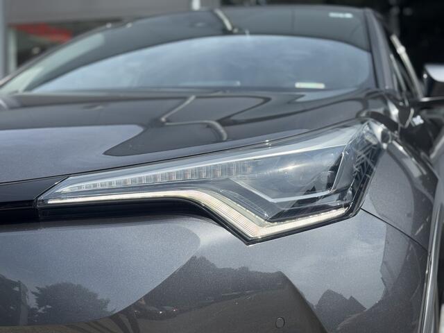 Toyota C-HR 1.8 Hybrid Executive Trekhaak, JBL, Navigatie, Dodehoeksensor , All-in Rijklaarprijs