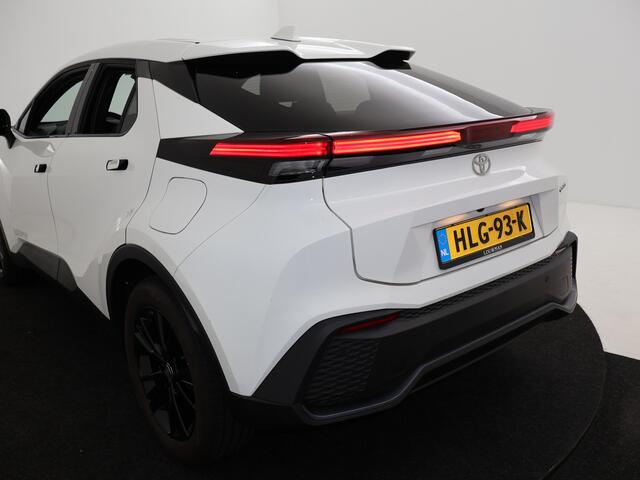 Toyota C-HR 2.0 Plug-in Hybrid 220 Business Plus | Apple Carplay & Android Auto | Parkeercamera | | Direct leverbaar |