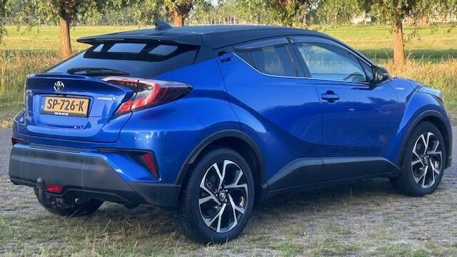 Toyota C-HR 1.8 Hybrid BI-TONE NAVIGATIE, DAB RADIO, JBL SYSTEEM, STUURVERWARMING, STOELVERWARMING, DODEHOEK ASSIST, RIJBAAN ASSIST, ADAPTIVE CRUISE CONTROL, PARKEERHULP V/A, ACHTERUITRIJCAMERA, LED-LICHT, 18"L/M-VELGEN, ENZ. ENZ. FULL OPTIONS!!
