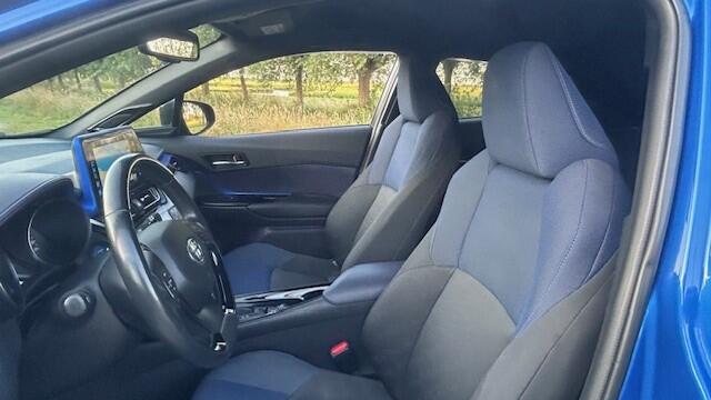 Toyota C-HR 1.8 Hybrid BI-TONE NAVIGATIE, DAB RADIO, JBL SYSTEEM, STUURVERWARMING, STOELVERWARMING, DODEHOEK ASSIST, RIJBAAN ASSIST, ADAPTIVE CRUISE CONTROL, PARKEERHULP V/A, ACHTERUITRIJCAMERA, LED-LICHT, 18"L/M-VELGEN, ENZ. ENZ. FULL OPTIONS!!