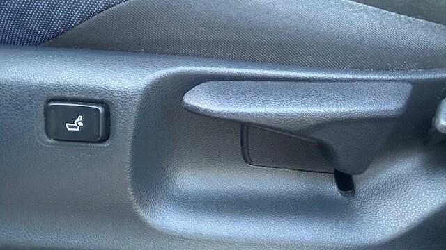 Toyota C-HR 1.8 Hybrid BI-TONE NAVIGATIE, DAB RADIO, JBL SYSTEEM, STUURVERWARMING, STOELVERWARMING, DODEHOEK ASSIST, RIJBAAN ASSIST, ADAPTIVE CRUISE CONTROL, PARKEERHULP V/A, ACHTERUITRIJCAMERA, LED-LICHT, 18"L/M-VELGEN, ENZ. ENZ. FULL OPTIONS!!