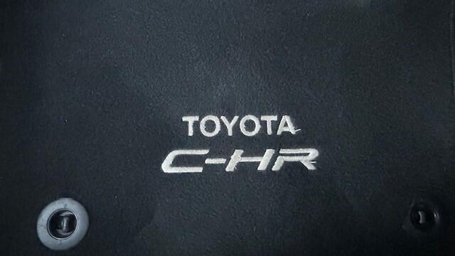 Toyota C-HR 1.8 Hybrid BI-TONE NAVIGATIE, DAB RADIO, JBL SYSTEEM, STUURVERWARMING, STOELVERWARMING, DODEHOEK ASSIST, RIJBAAN ASSIST, ADAPTIVE CRUISE CONTROL, PARKEERHULP V/A, ACHTERUITRIJCAMERA, LED-LICHT, 18"L/M-VELGEN, ENZ. ENZ. FULL OPTIONS!!