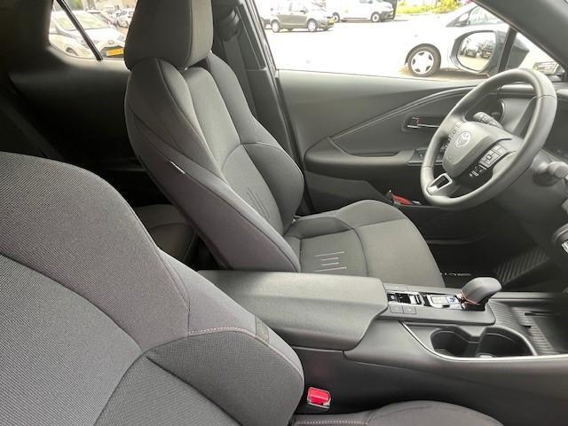 Toyota C-HR Hybrid 140 Team D **AllSeason,Stoelverwarming**