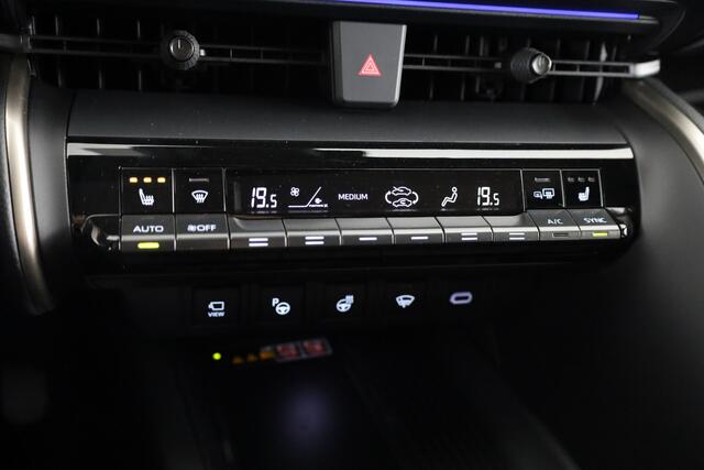 Toyota C-HR 2.0 Plug-in Hybrid 220 Executive *DEMO* | Executive Plus Pack |