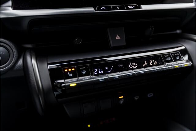 Toyota C-HR 1.8 Hybrid 140 First Edition Dodenhoekdetectie, Navigatie, Parkeersensoren V + A , All-in Rijklaarprijs