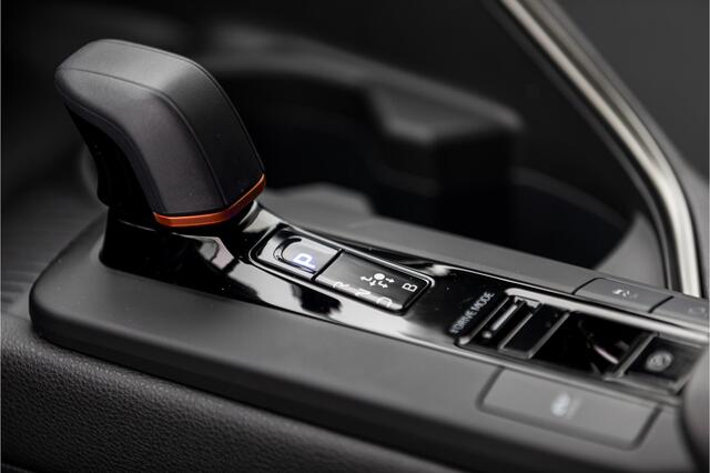 Toyota C-HR 1.8 Hybrid 140 First Edition Dodenhoekdetectie, Navigatie, Parkeersensoren V + A , All-in Rijklaarprijs